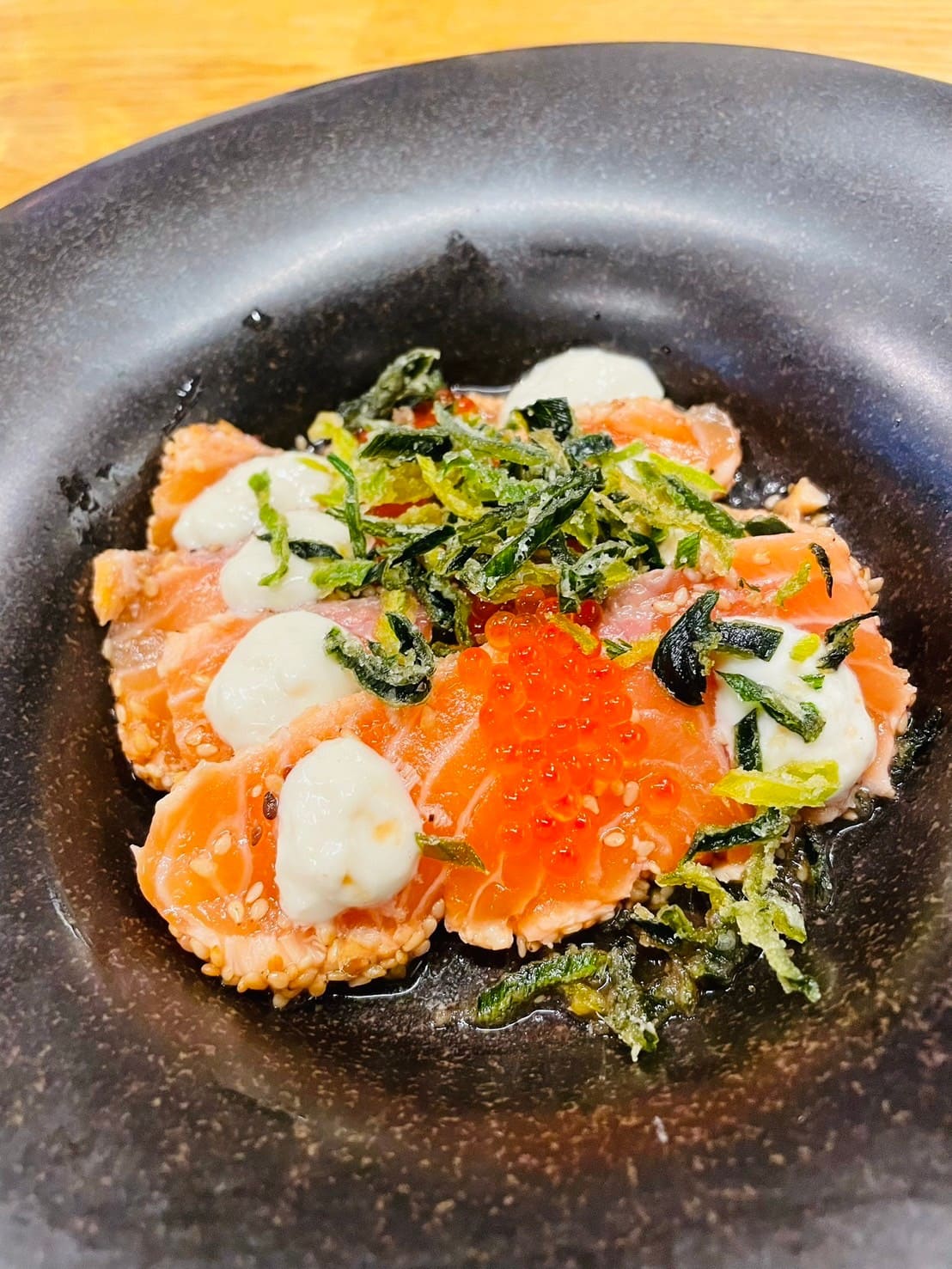 挪威奧斯陸｜必吃》口感豐富又鮮甜的鮭魚生魚片｜Fiskeriet Youngstorget - Yuni在歐洲